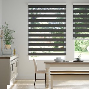 Doppelrollo auf Maß mit Uni-Blockstreifen mit gestreiftem groben Transparent