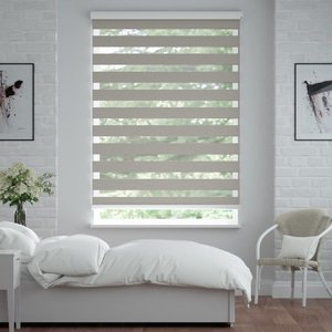 Doppelrollo auf Maß mit Uni-Blockstreifen mit gestreiftem groben Transparent