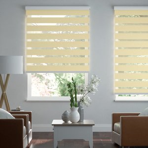 Doppelrollo auf Maß mit schmalen Streifen mit gestreiftem feinen Transparent