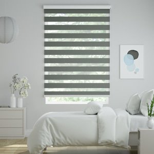 Doppelrollo auf Maß mit modernen Blockstreifen mit feiner Webstruktur