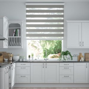 Doppelrollo auf Maß mit modernen Blockstreifen mit feiner Webstruktur