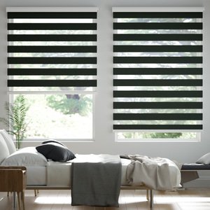 Doppelrollo auf Maß mit Uni-Blockstreifen in Verdunkelungsqualität