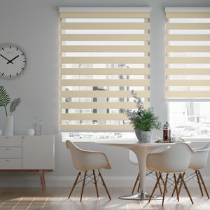 Doppelrollo auf Maß mit Blockstreifen mit all-over Striée-Effekt 