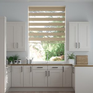 Doppelrollo auf Maß mit Uni-Blockstreifen mit gestreiftem groben Transparent