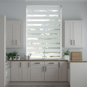 Doppelrollo auf Maß mit Uni-Blockstreifen mit gestreiftem feinen Transparent