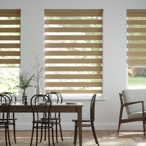 Doppelrollo auf Maß mit Uni-Blockstreifen mit gestreiftem feinen Transparent