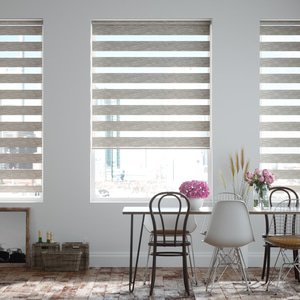Doppelrollo auf Maß mit Blockstreifen mit feinem Melange-Effekt 
