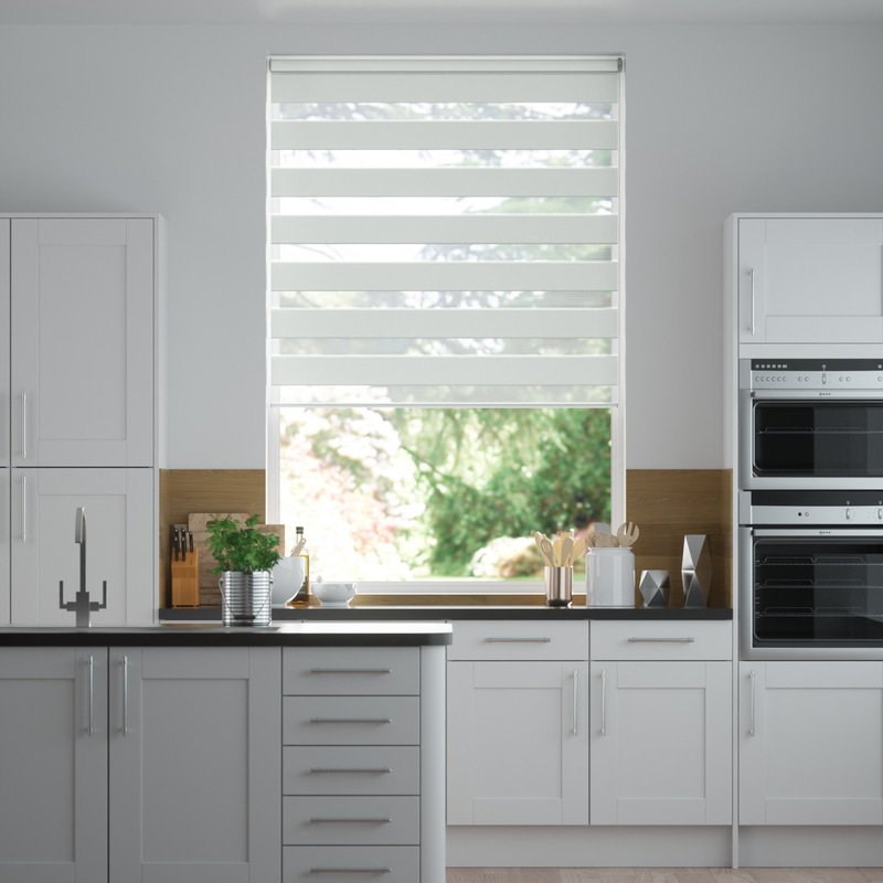 Jaloustore Doppelrollo auf Maß mit modernen Blockstreifen mit feiner Webstruktur Reinweiß - Bild 0