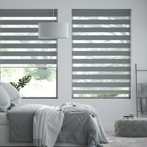 Doppelrollo auf Maß mit Uni-Blockstreifen in Verdunkelungsqualität