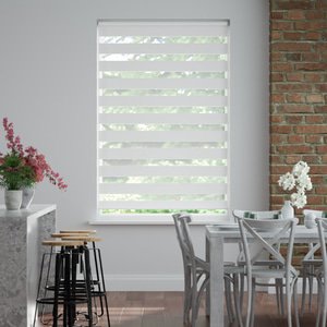 Doppelrollo auf Maß mit Uni-Blockstreifen in Verdunkelungsqualität