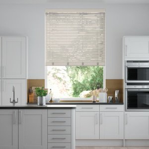 schmale moderne Holz-Jalousie auf Maß Uni-lackiert