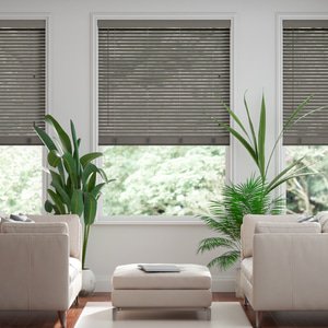 schmale moderne Holz-Jalousie auf Maß Uni-lackiert