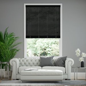 schmale moderne Holz-Jalousie auf Maß Uni-lackiert