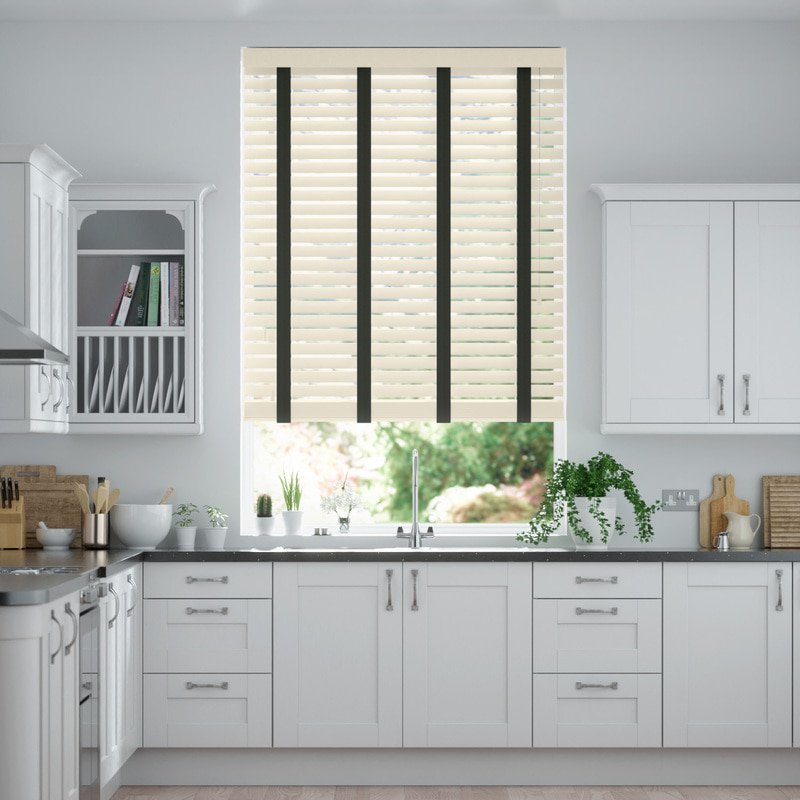 Jaloustore 50mm breite Holzjalousie nach Maß in Uni-lackiert Altweiß & Schwarz - Bild 0