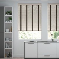 Jaloustore 50mm breite Holzjalousie nach Maß in Uni-lackiert Lichtgrau & Dunkles Khaki - Vorschau 0