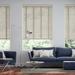 50mm breite Holzjalousie nach Maß in Uni-lackiert