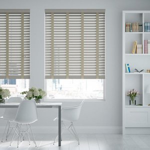50mm breite Holzjalousie nach Maß in Uni-lackiert
