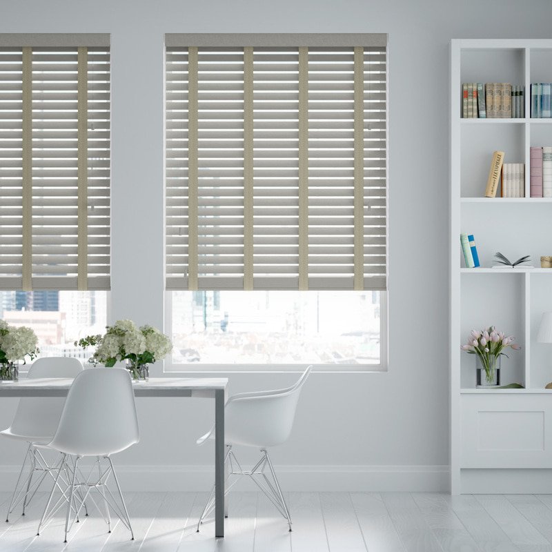 Jaloustore 50mm breite Holzjalousie nach Maß in Uni-lackiert Silbergrau & Auster - Bild 0