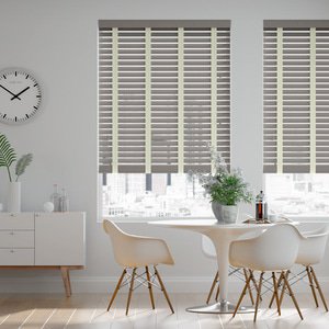 50mm breite Holzjalousie nach Maß in Uni-lackiert