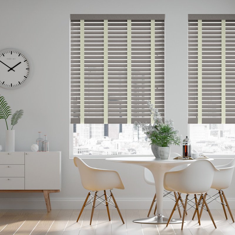 Jaloustore 50mm breite Holzjalousie nach Maß in Uni-lackiert Warmgrau & Creme - Bild 0