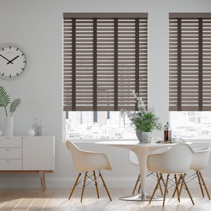 50mm breite Holzjalousie nach Maß in Uni-lackiert