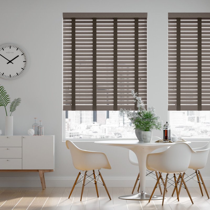 Jaloustore 50mm breite Holzjalousie nach Maß in Uni-lackiert Taupe & Dunkles Khaki - Bild 0