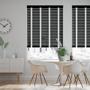 50mm breite Holzjalousie nach Maß in Uni-lackiert