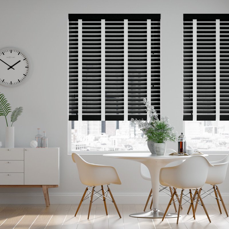 Jaloustore 50mm breite Holzjalousie nach Maß in Uni-lackiert Schwarz & Weiß - Bild 0