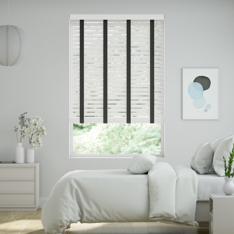 Jaloustore 50mm breite Holzjalousie mit Bambus-Struktur lasiert Altweiß & Anthrazit - Bild 0