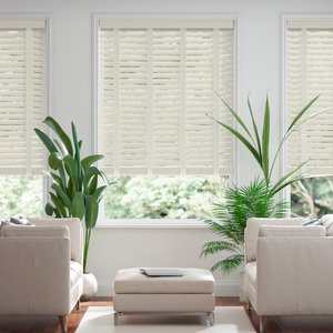 50mm breite Holzjalousie mit Bambus-Struktur lasiert