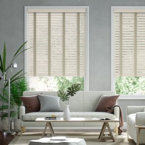 50mm breite Holzjalousie mit Bambus-Struktur lasiert