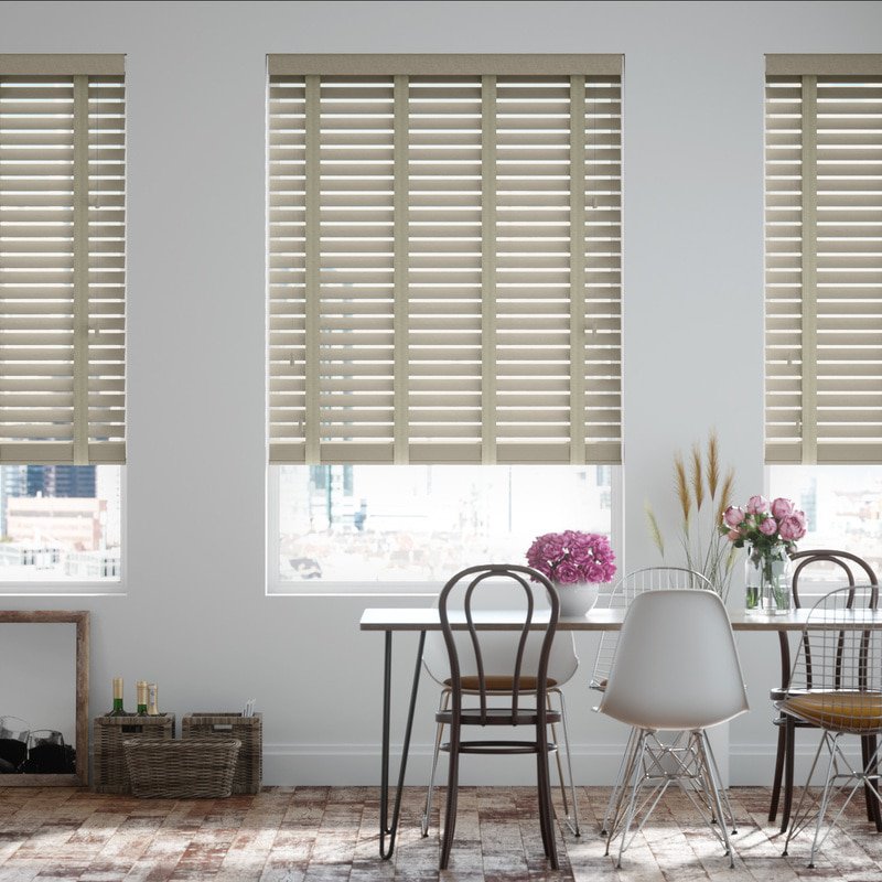 Jaloustore 50mm breite Holzjalousie mit Bambus-Struktur lasiert Greige & Auster - Bild 0