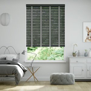 50mm breite Holzjalousie mit Bambus-Struktur lasiert