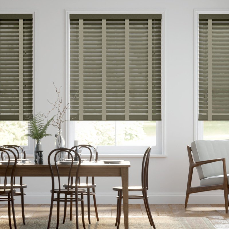 Jaloustore 50mm breite Holzjalousie nach Maß mit feiner Struktur lasiert Anthrazit & Auster - Bild 0