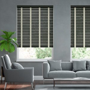 50mm breite Holzjalousie nach Maß mit feiner Struktur lasiert