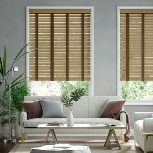 50mm breite Holzjalousie nach Maß mit feiner Struktur lasiert