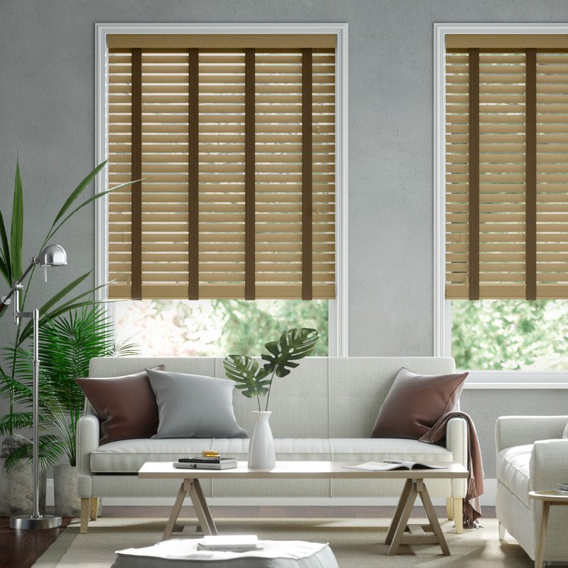 Jaloustore 50mm breite Holzjalousie nach Maß mit feiner Struktur lasiert Cappucino & Wallnuss - Bild 0