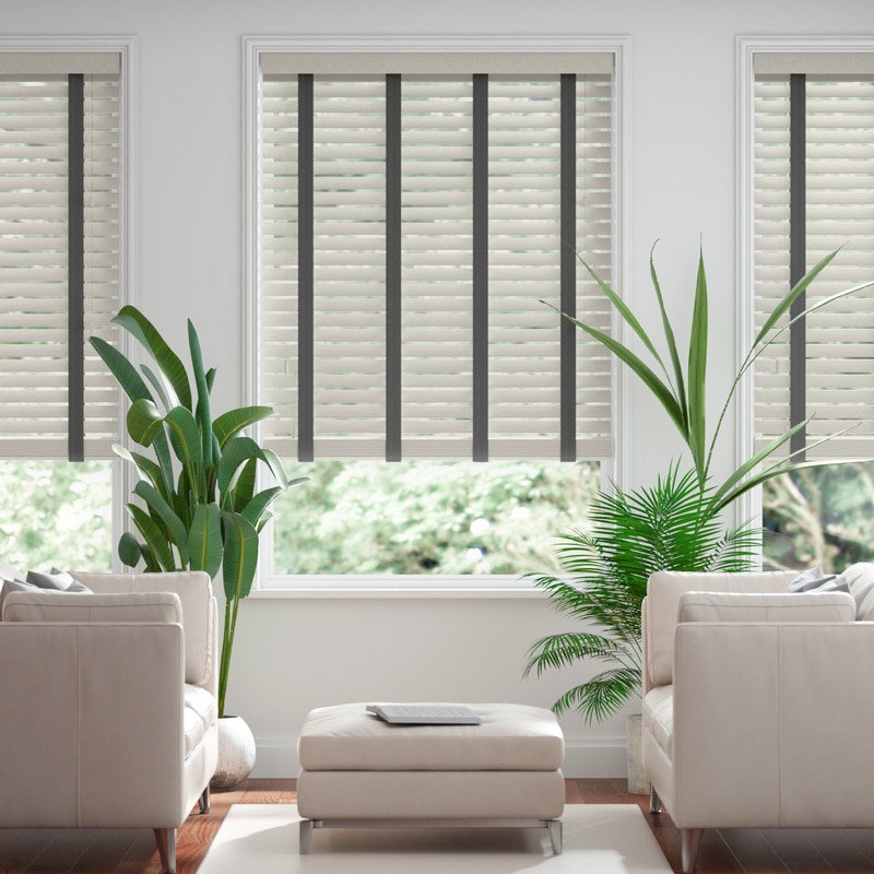 Jaloustore 50mm breite Holzjalousie nach Maß mit grober Struktur lasiert Hellgrau & Anthrazit - Bild 0