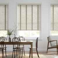 Jaloustore 50mm breite Holzjalousie nach Maß mit grober Struktur lasiert Hellgrau & Auster - Vorschau 0