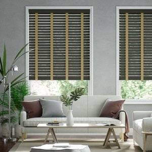 50mm breite Holzjalousie nach Maß mit grober Struktur lasiert