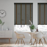 Jaloustore 50mm breite Holzjalousie nach Maß mit grober Struktur lasiert Schwarz-Braun & Wallnuss - Vorschau 0