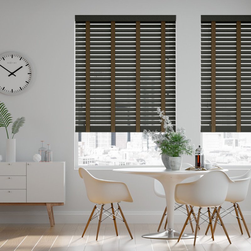 Jaloustore 50mm breite Holzjalousie nach Maß mit grober Struktur lasiert Schwarz-Braun & Wallnuss - Bild 0