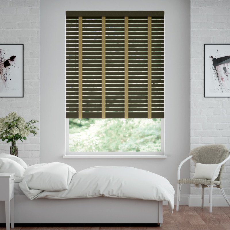 Jaloustore 50mm breite Holzjalousie nach Maß mit grober Struktur lasiert Khaki & Dunkel Beige - Bild 0