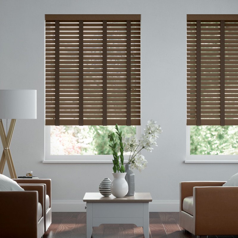 Jaloustore 50mm breite Holzjalousie nach Maß mit grober Struktur lasiert Schokoladenbraun & Kakao - Bild 0