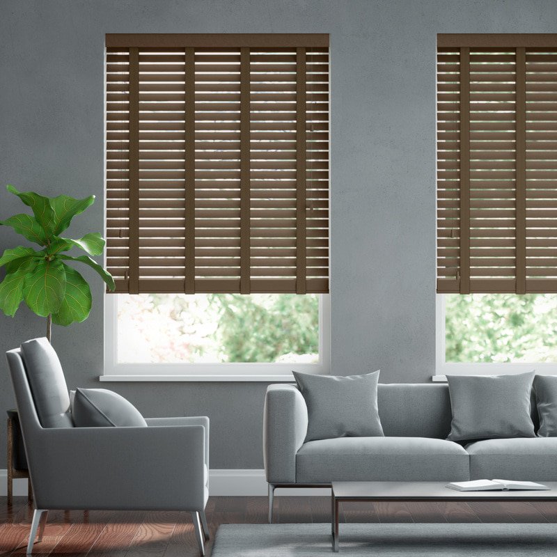 Jaloustore 50mm breite Holzjalousie nach Maß mit grober Struktur lasiert Schokoladenbraun & Wallnuss - Bild 0